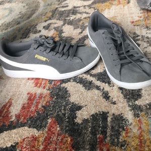 Women’s soft foam gray Puma sneakers